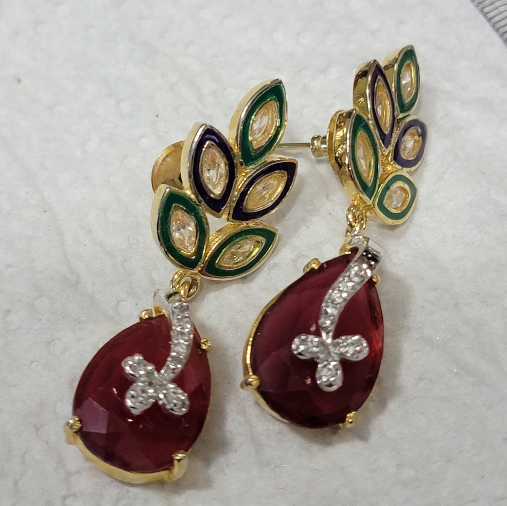 Red earrings - Picture 7 of 7